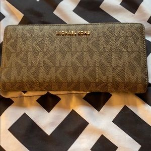 Michael Kors Wristlet Wallet